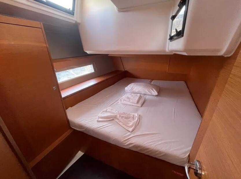 Sailing yacht Dufour 470 Optasia