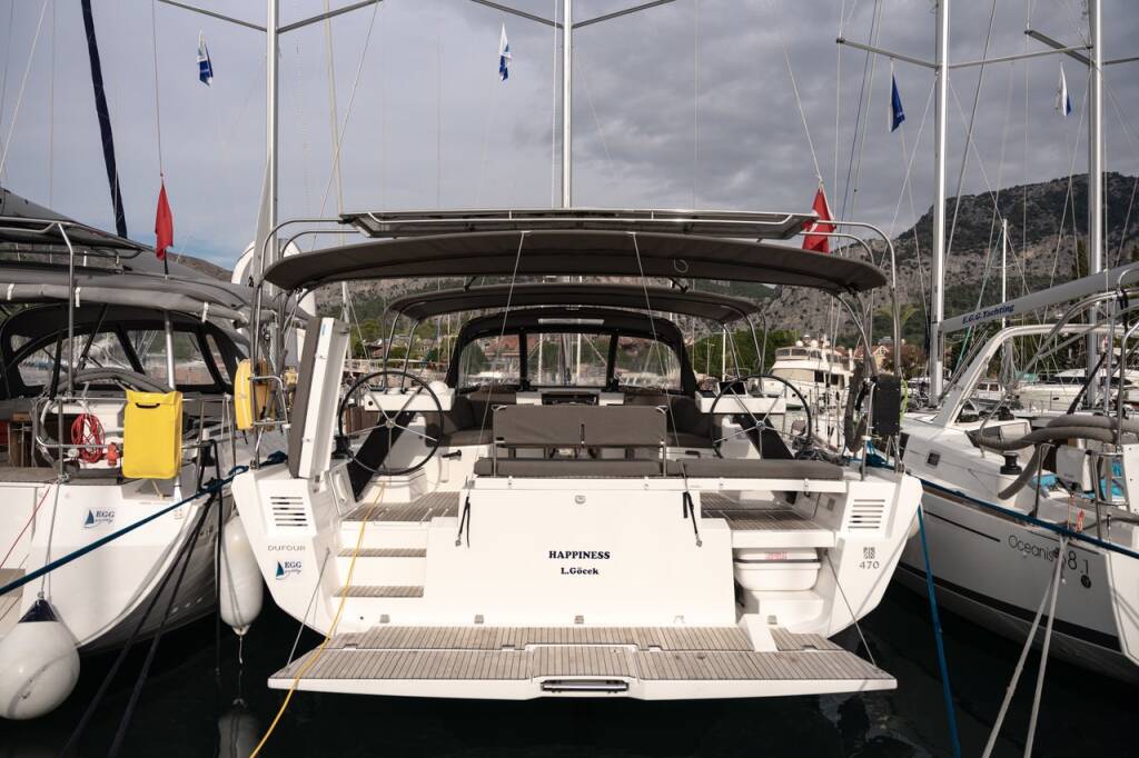Sailing yacht Dufour 470 Happiness