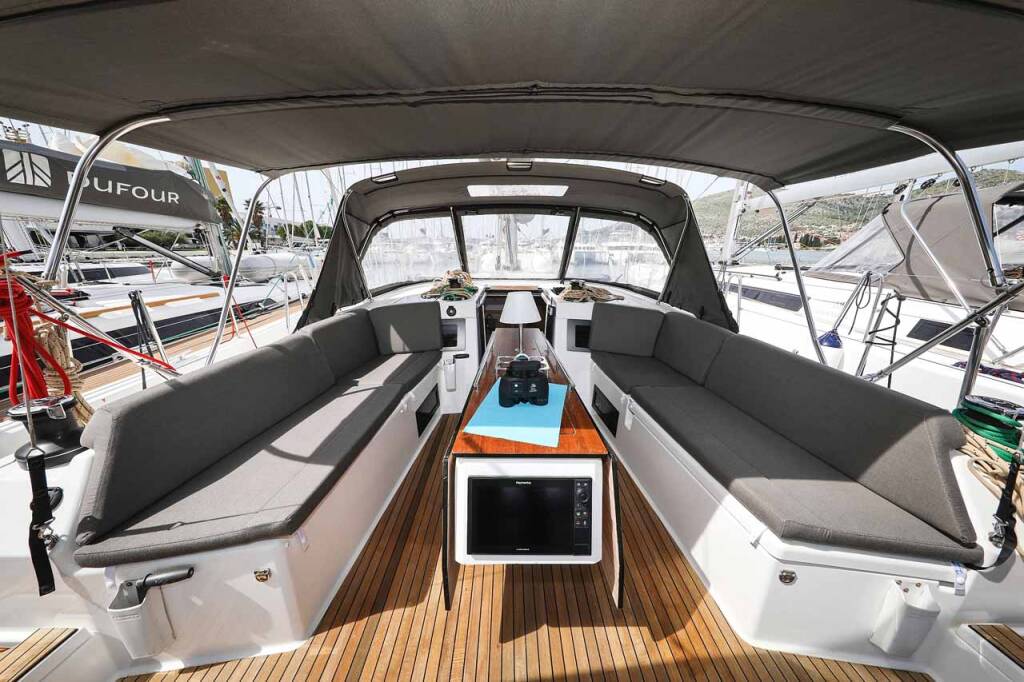 Sailing yacht Dufour 470 Spirit