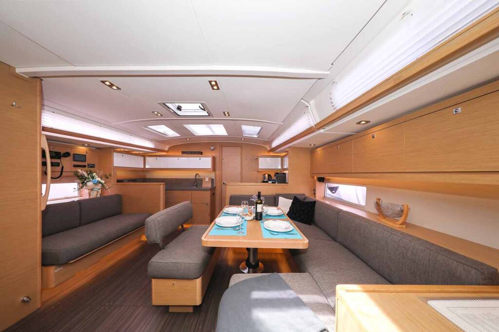 Sailing yacht Dufour 470 Spirit