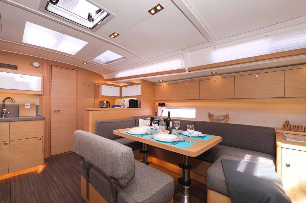 Sailing yacht Dufour 470 Spirit