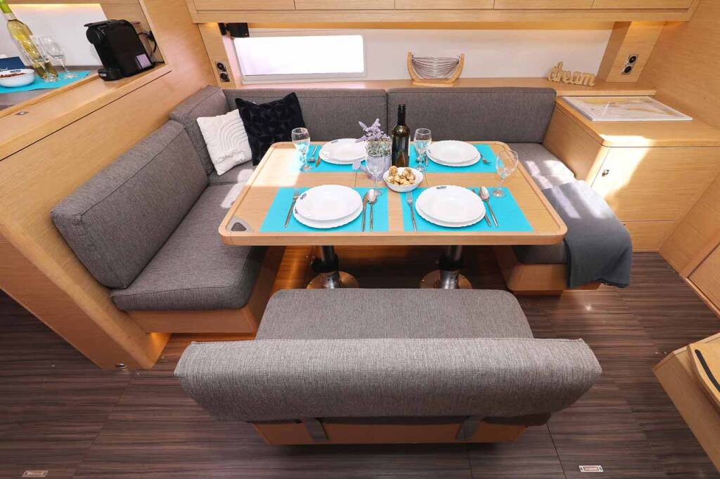 Sailing yacht Dufour 470 Spirit