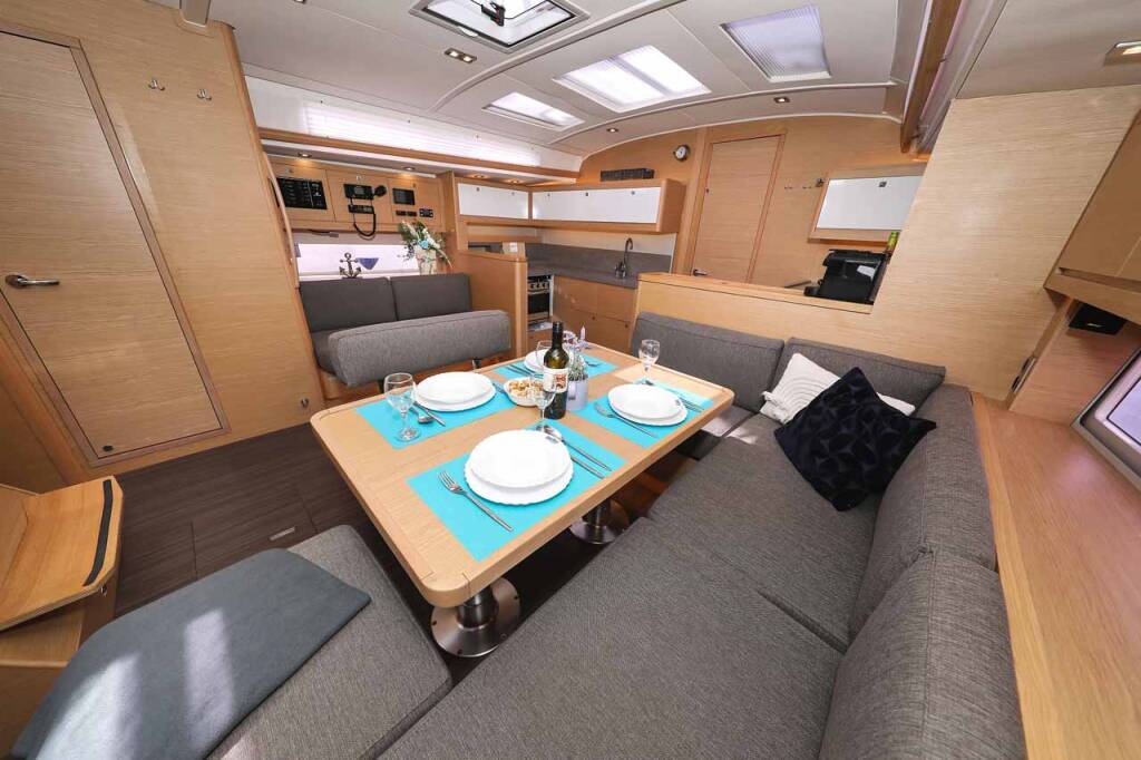 Sailing yacht Dufour 470 Spirit