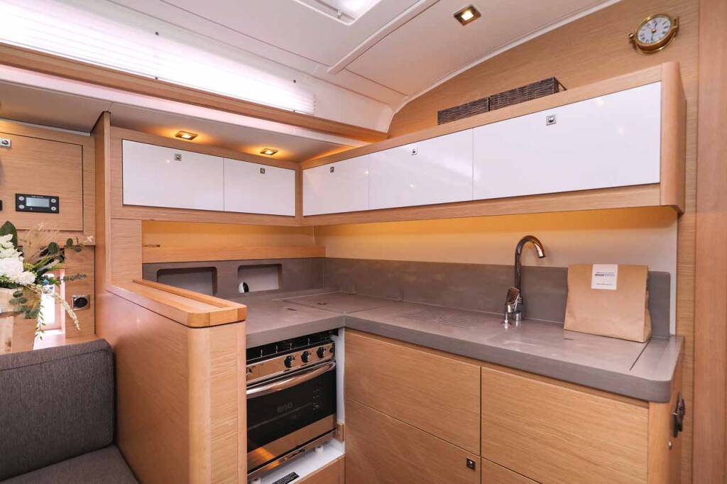 Sailing yacht Dufour 470 Spirit