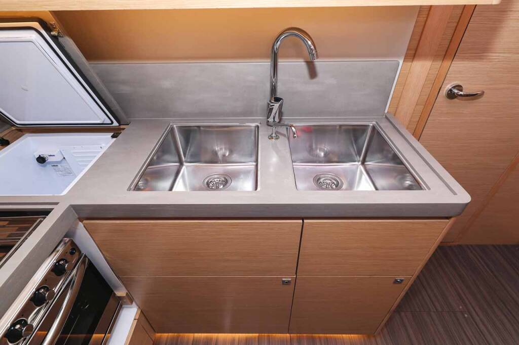 Sailing yacht Dufour 470 Spirit