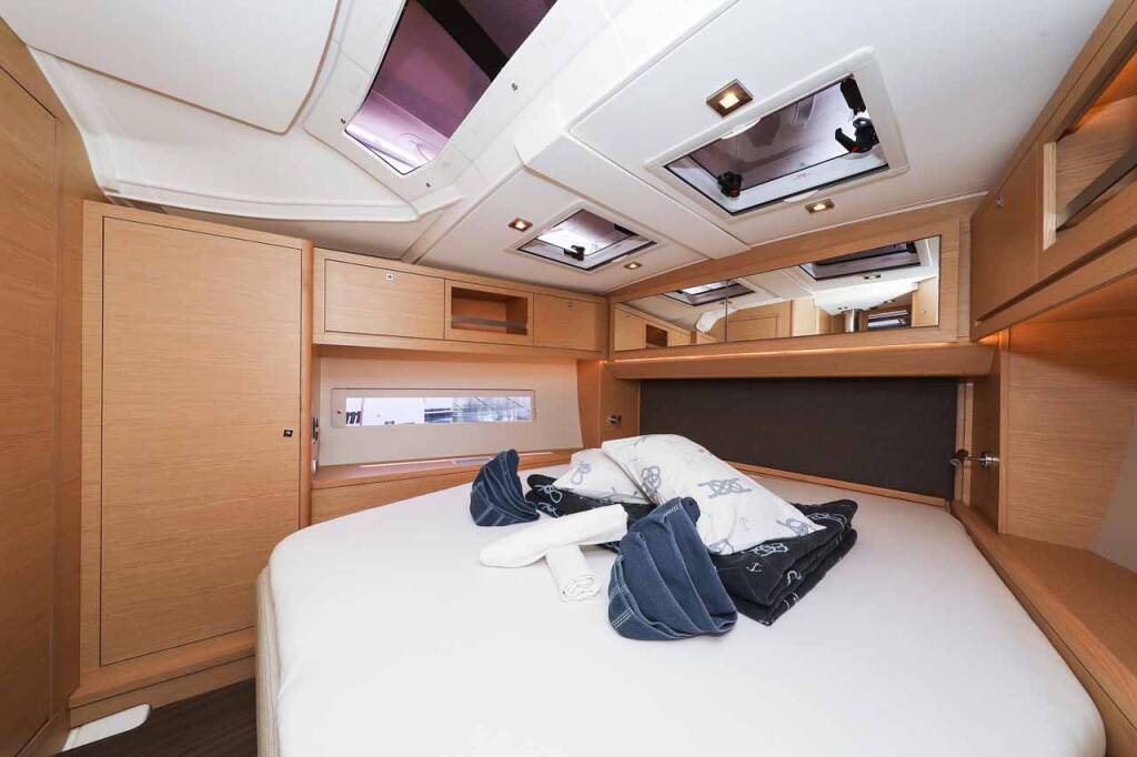 Sailing yacht Dufour 470 Spirit