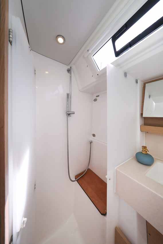 Sailing yacht Dufour 470 Spirit