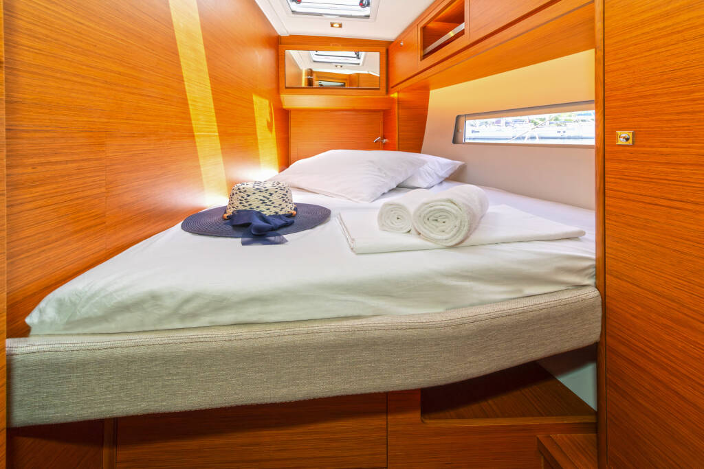 Sailing yacht Dufour 470 First Secret