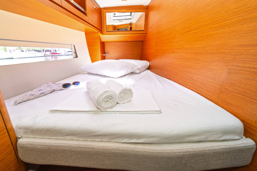 Sailing yacht Dufour 470 First Secret