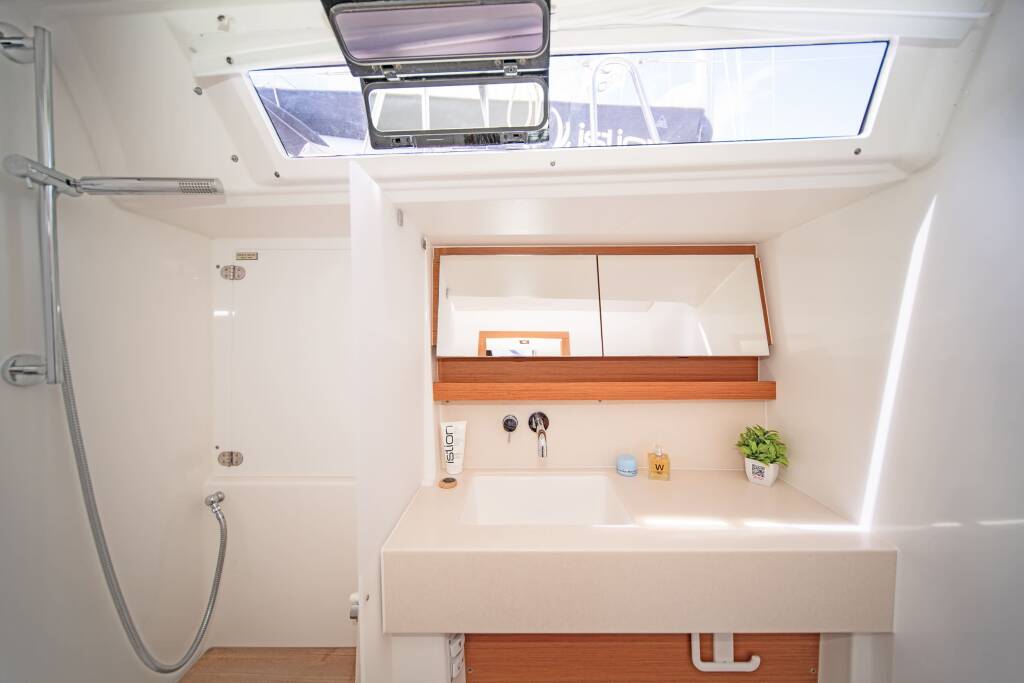 Sailing yacht Dufour 470 First Secret