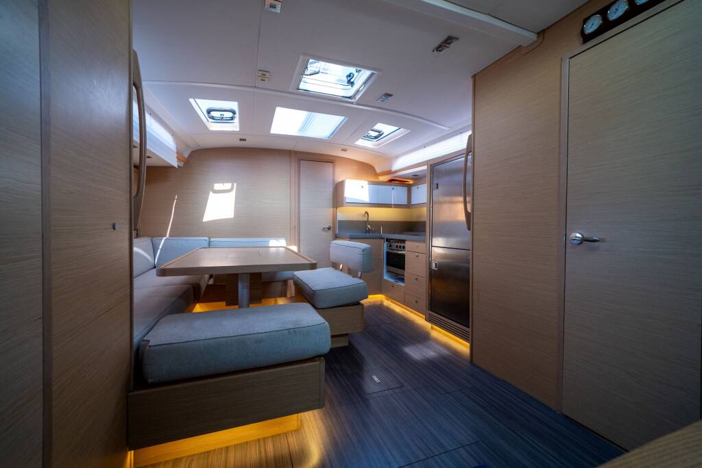 Sailing yacht Dufour 470 Pontika