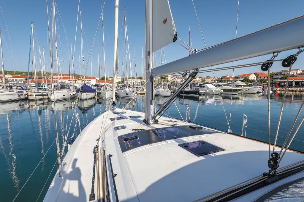 Sailing yacht Dufour 470 Amber