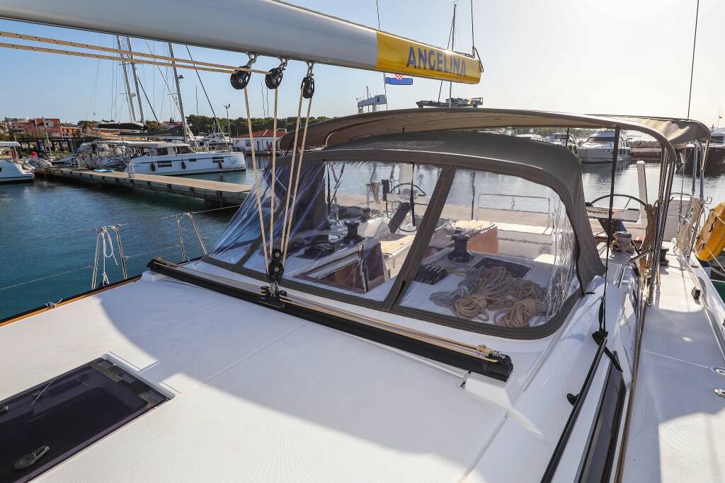 Sailing yacht Dufour 470 Amber