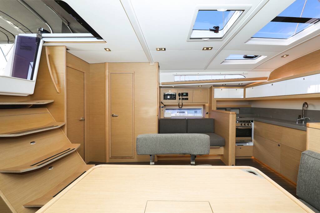 Sailing yacht Dufour 470 Amber