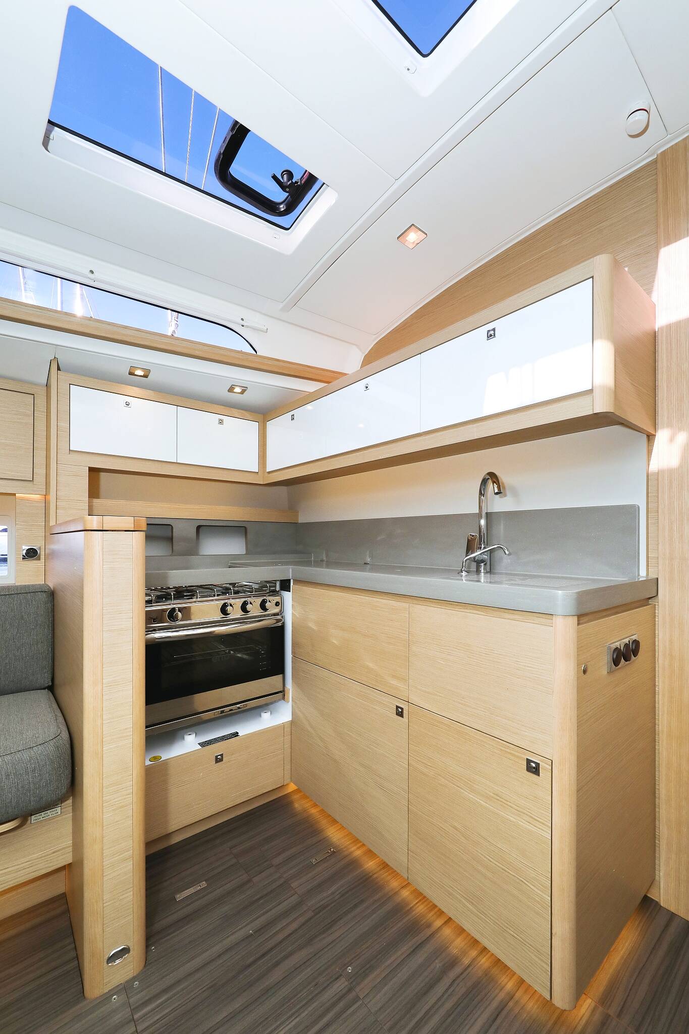 Sailing yacht Dufour 470 Amber