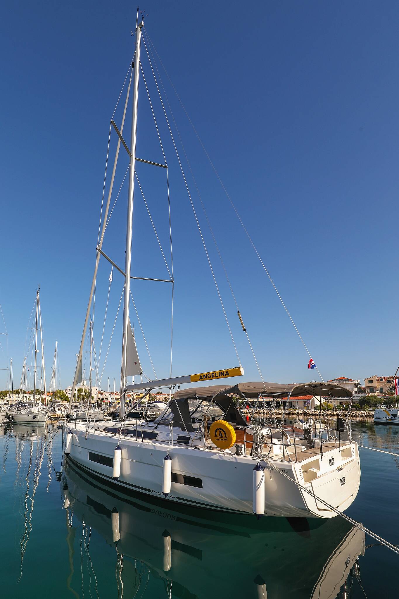 Sailing yacht Dufour 470 Amber