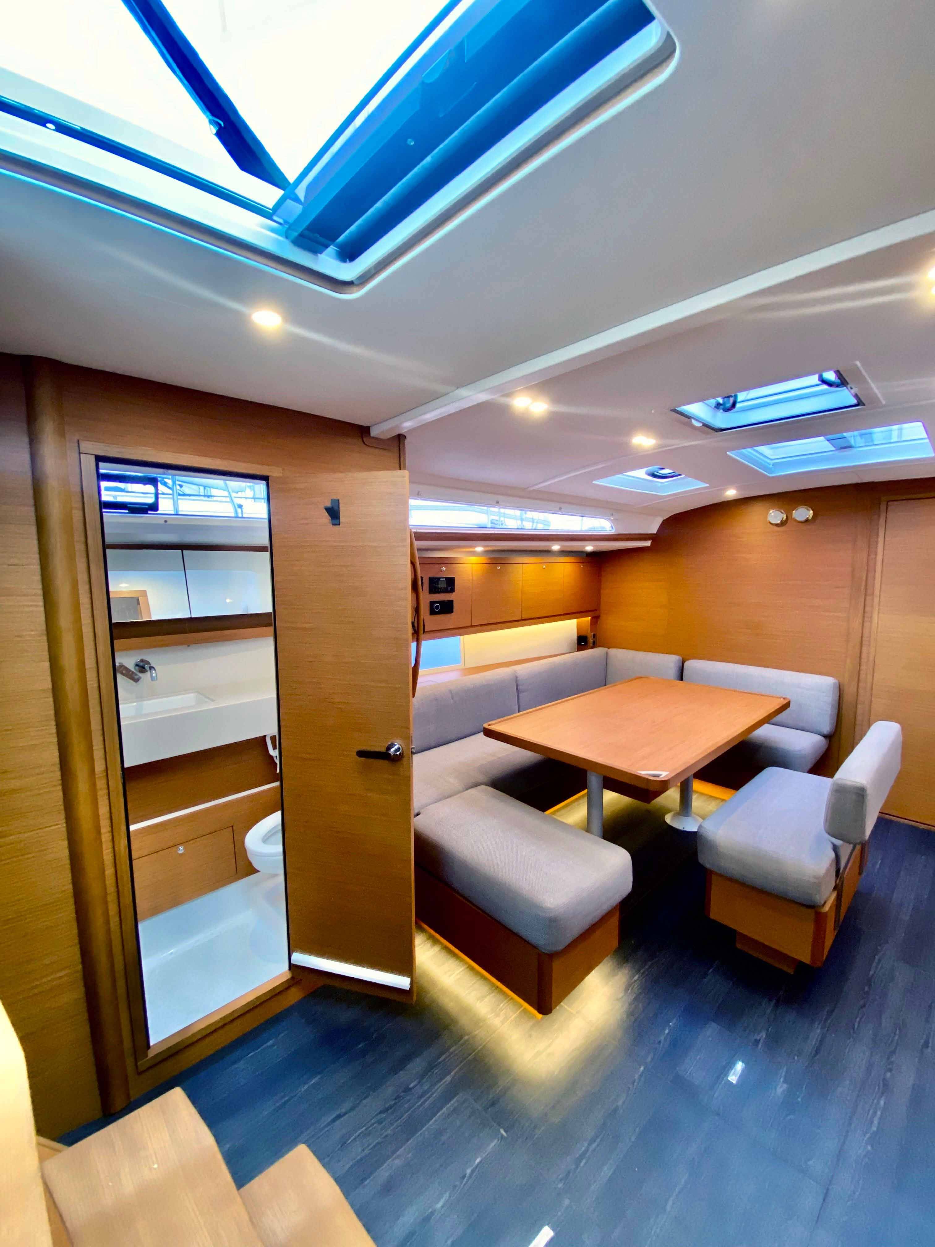 Sailing yacht Dufour 470 PRESTIGE