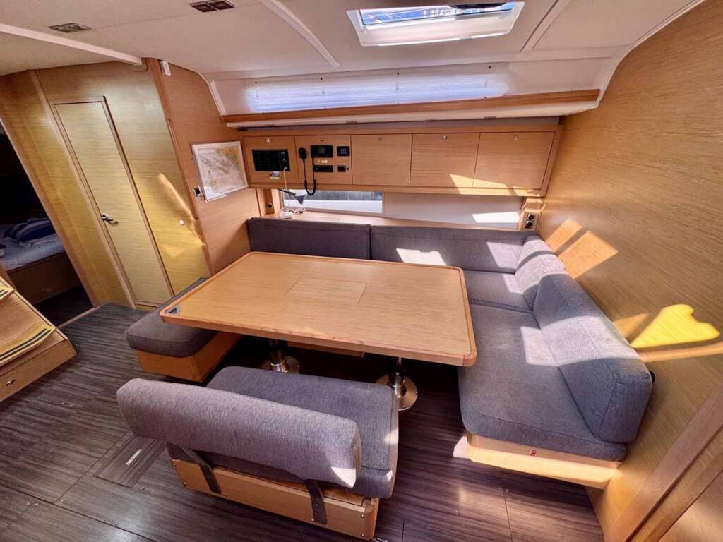 Sailing yacht Dufour 470 Icarus