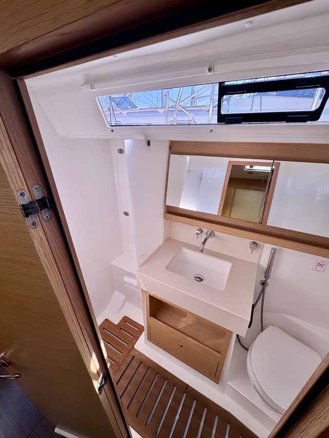 Sailing yacht Dufour 470 Icarus