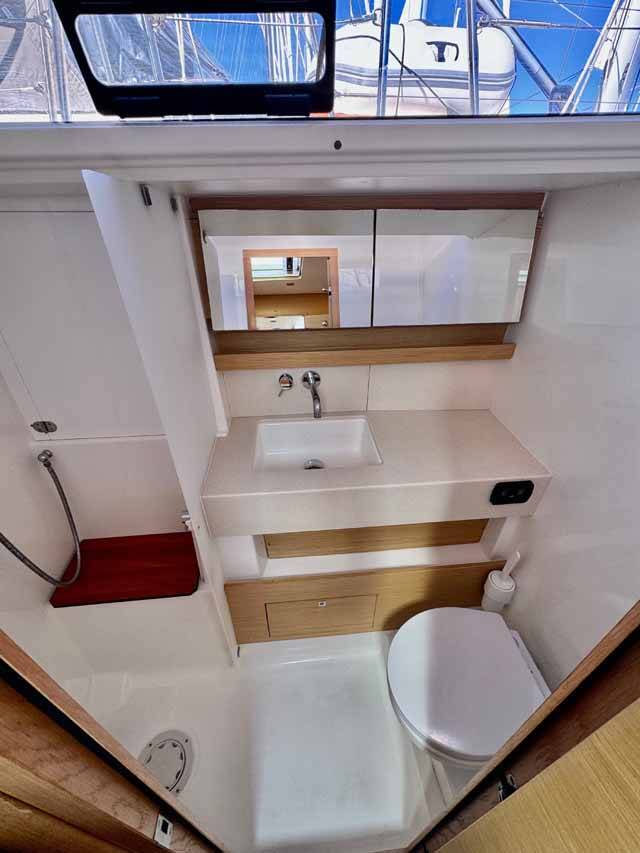 Sailing yacht Dufour 470 Icarus