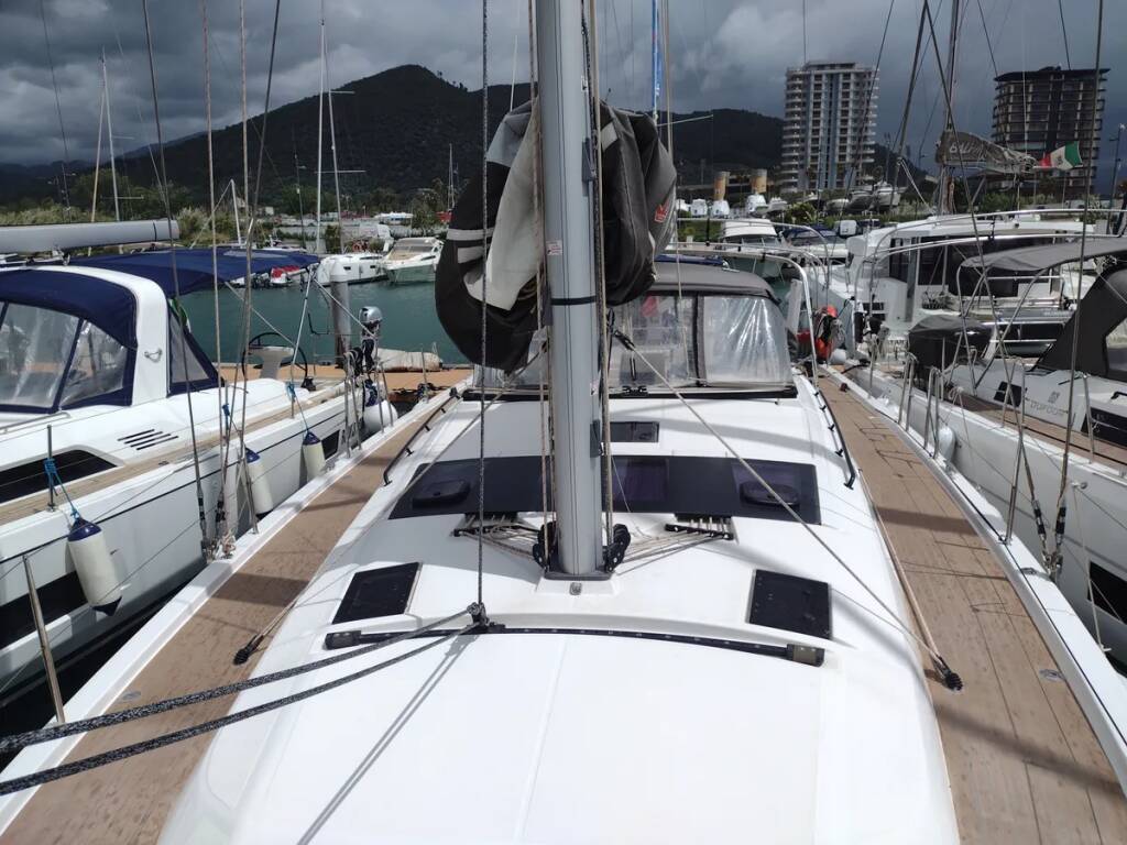 Sailing yacht Dufour 470 Soft Touch