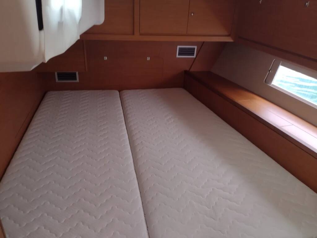 Sailing yacht Dufour 470 Soft Touch
