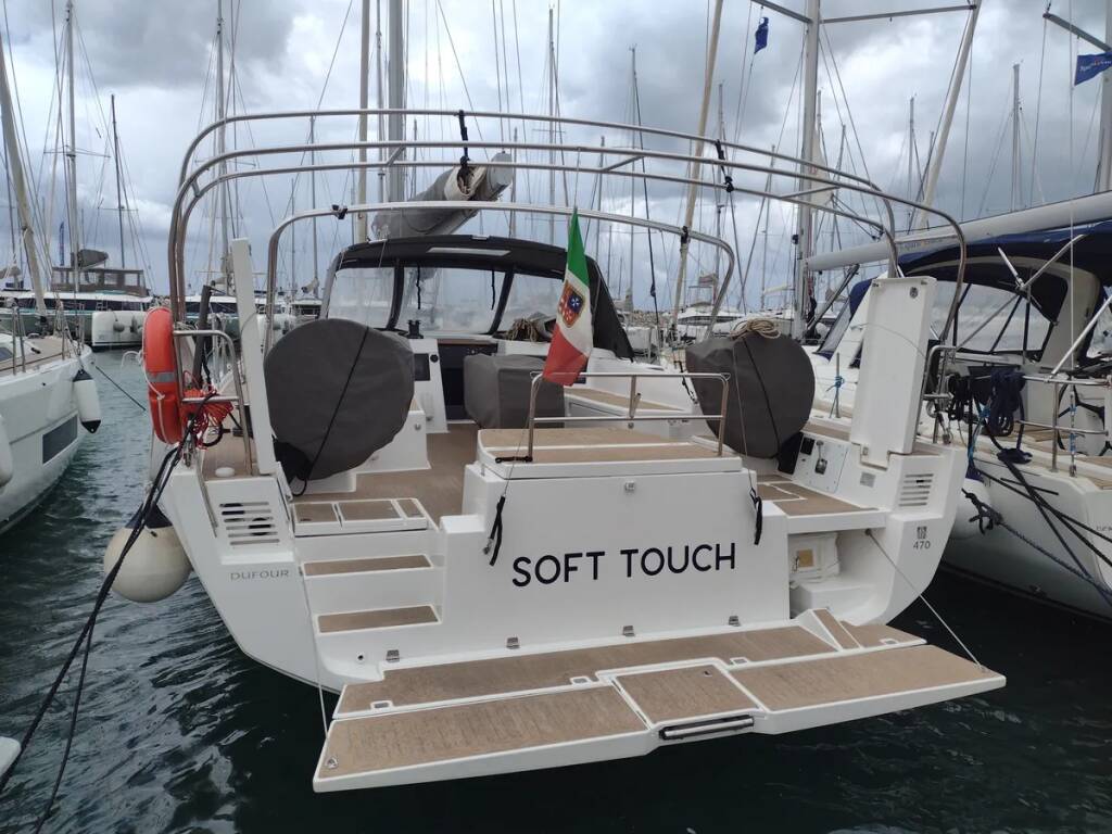 Sailing yacht Dufour 470 Soft Touch