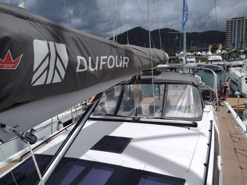 Sailing yacht Dufour 470 Soft Touch