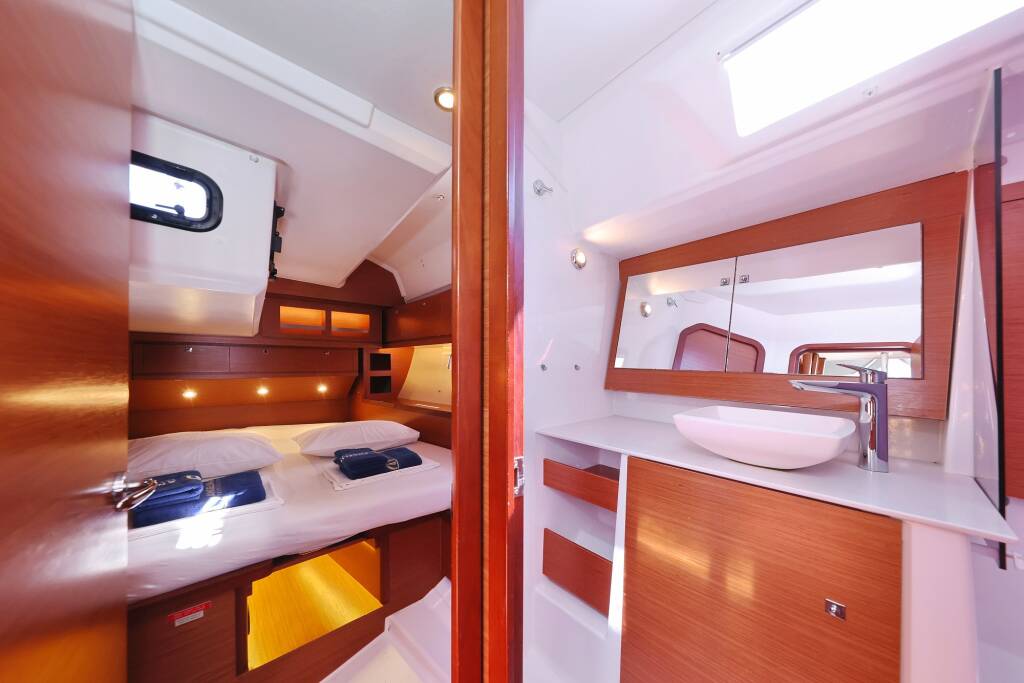 Sailing yacht Dufour 520 GL Lateja