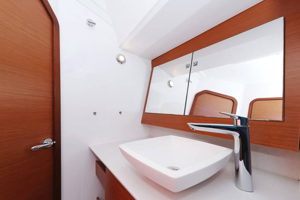 Sailing yacht Dufour 520 GL Lateja