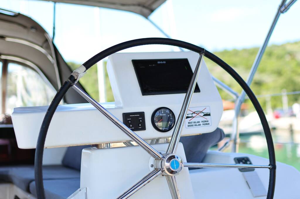 Sailing yacht Dufour 520 GL Lateja