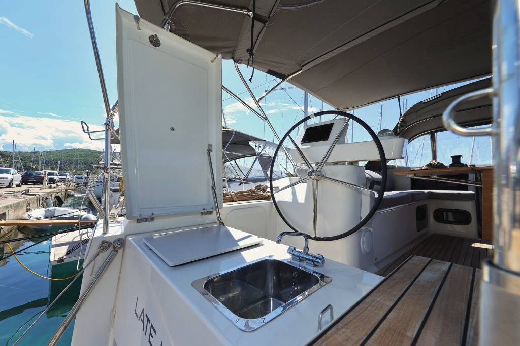 Sailing yacht Dufour 520 GL Lateja