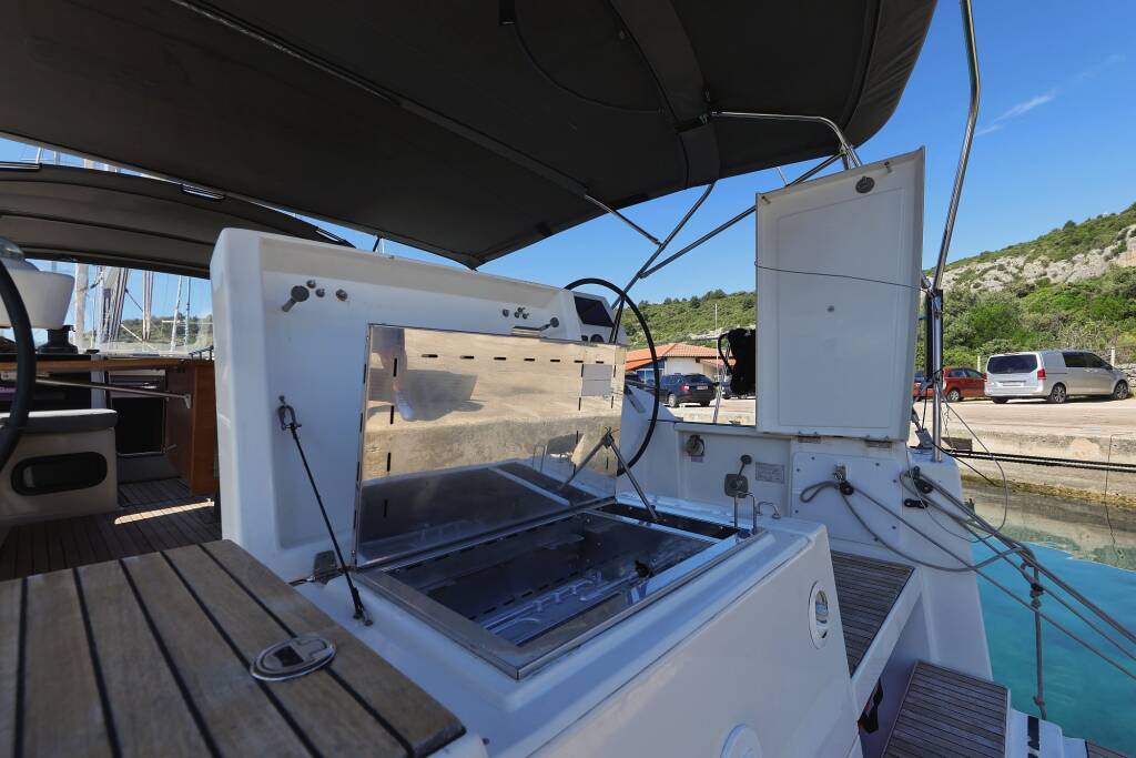 Sailing yacht Dufour 520 GL Lateja