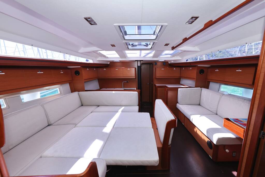 Sailing yacht Dufour 520 GL Lateja