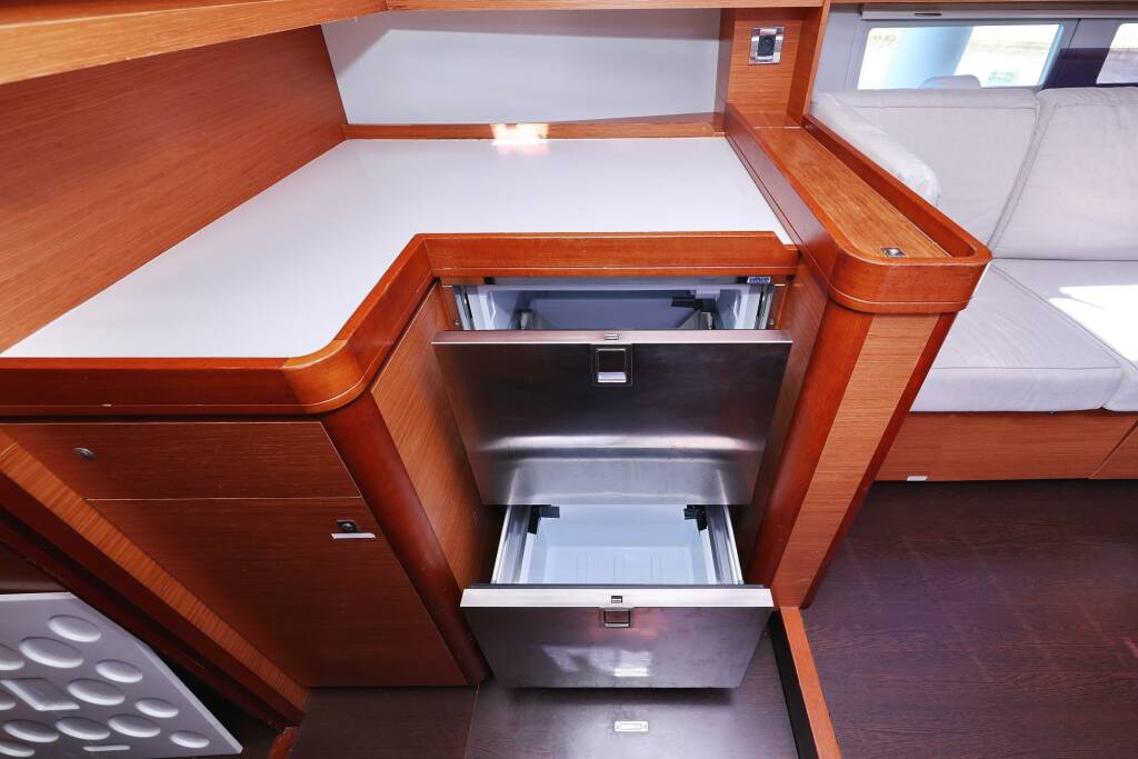 Sailing yacht Dufour 520 GL Lateja