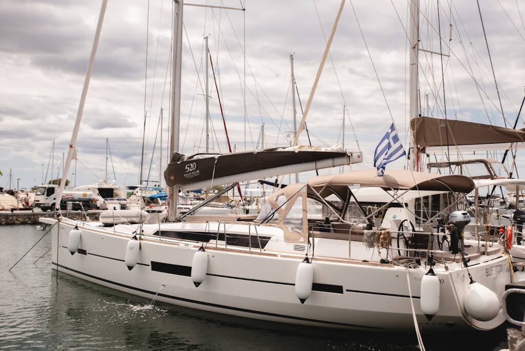 Sailing yacht Dufour 520 GL Blue Moon