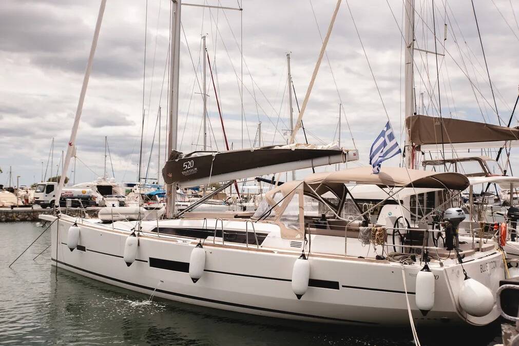Sailing yacht Dufour 520 GL Blue Moon