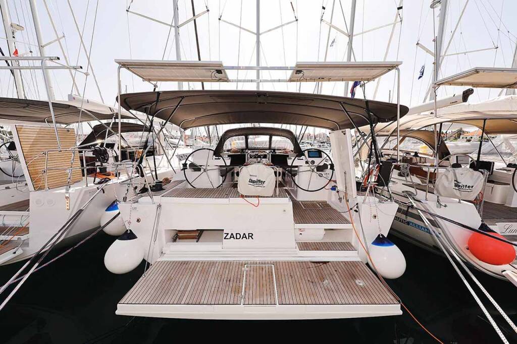 Sailing yacht Dufour 520 GL Luna 77