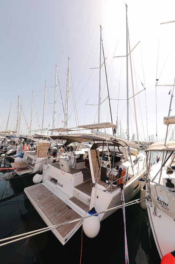 Sailing yacht Dufour 520 GL Luna 77