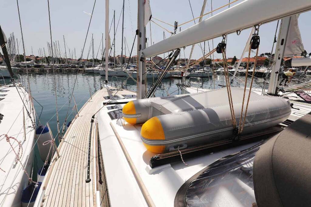 Sailing yacht Dufour 520 GL Luna 77