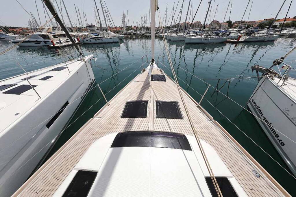 Sailing yacht Dufour 520 GL Luna 77
