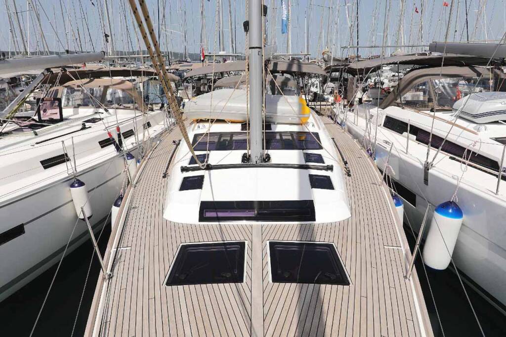 Sailing yacht Dufour 520 GL Luna 77