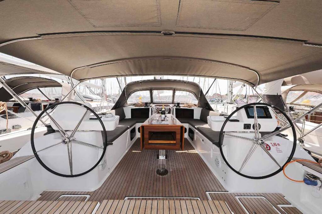 Sailing yacht Dufour 520 GL Luna 77