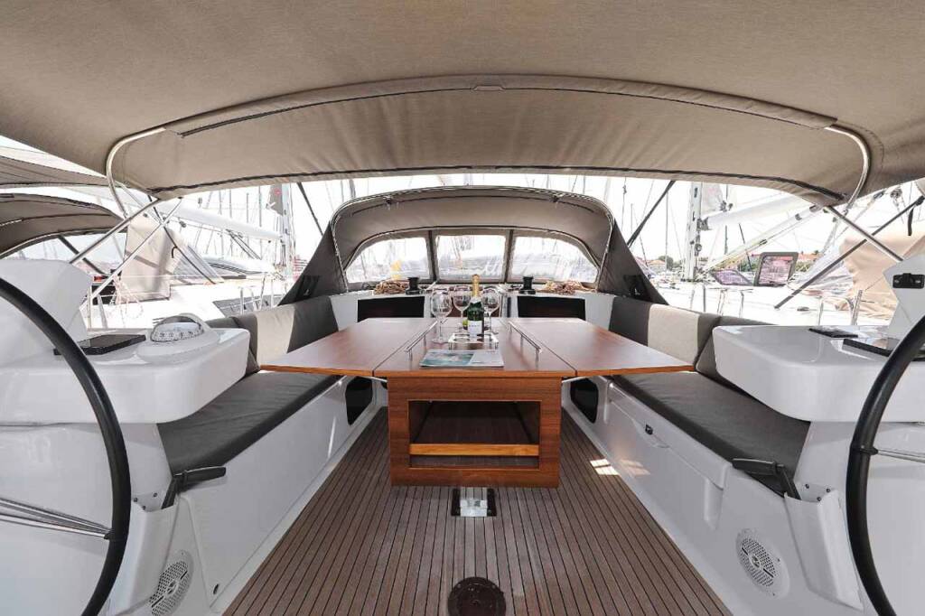 Sailing yacht Dufour 520 GL Luna 77