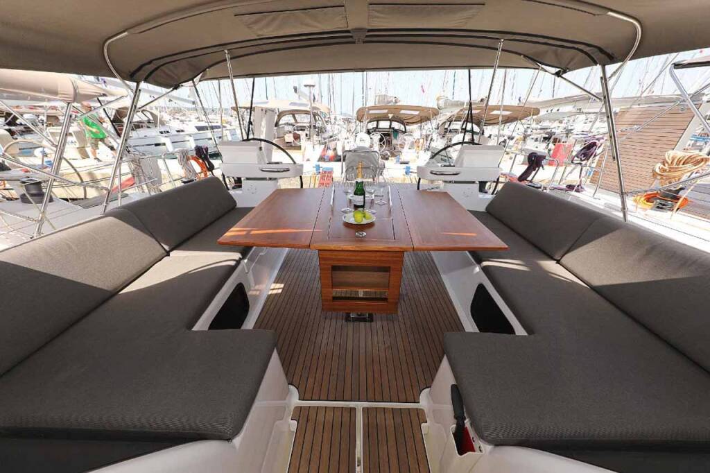 Sailing yacht Dufour 520 GL Luna 77