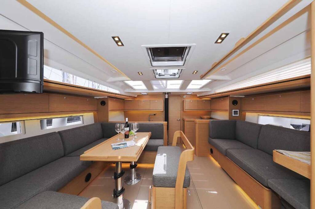 Sailing yacht Dufour 520 GL Luna 77