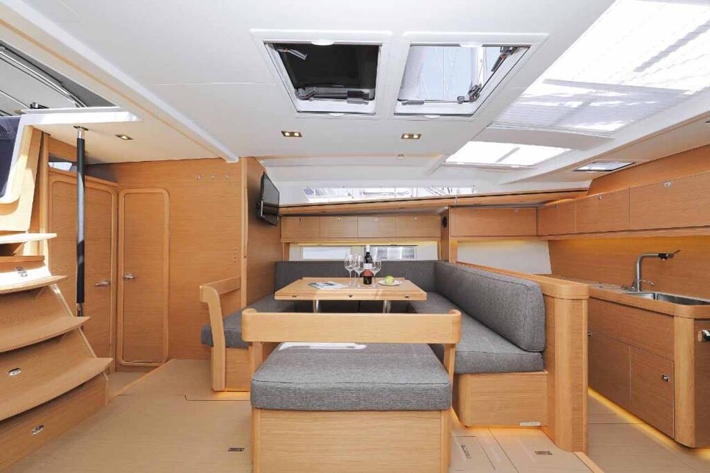 Sailing yacht Dufour 520 GL Luna 77