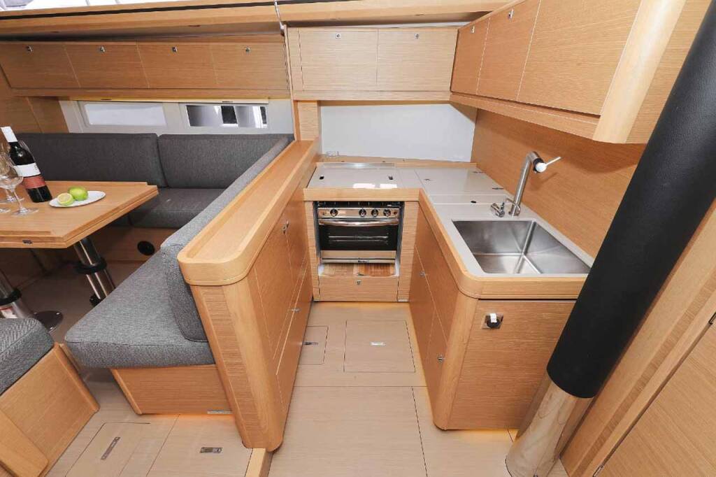 Sailing yacht Dufour 520 GL Luna 77