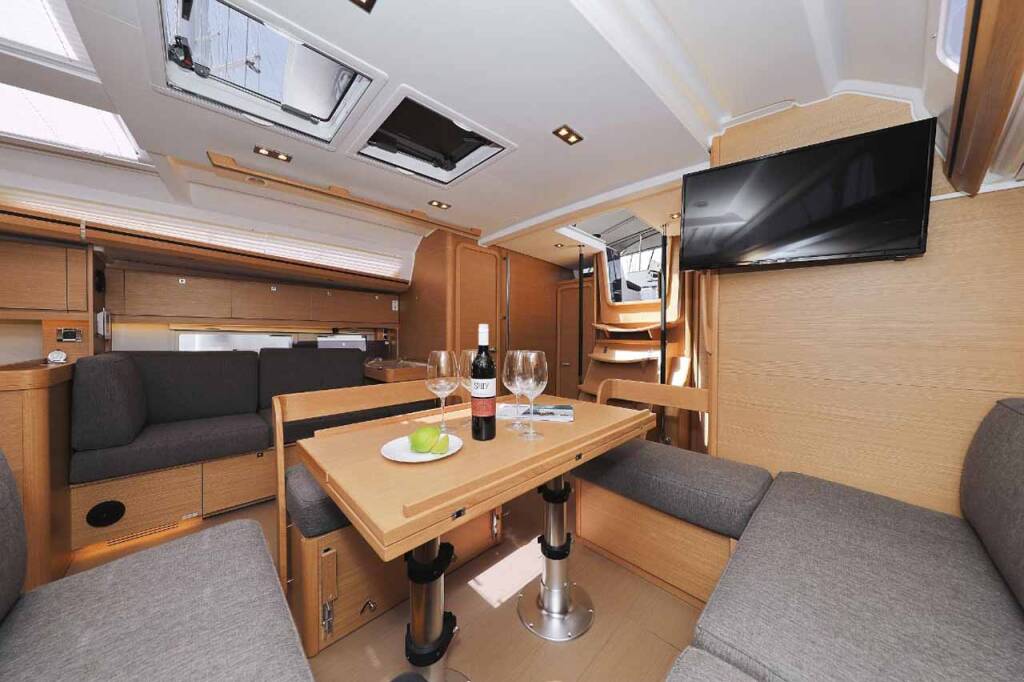 Sailing yacht Dufour 520 GL Luna 77