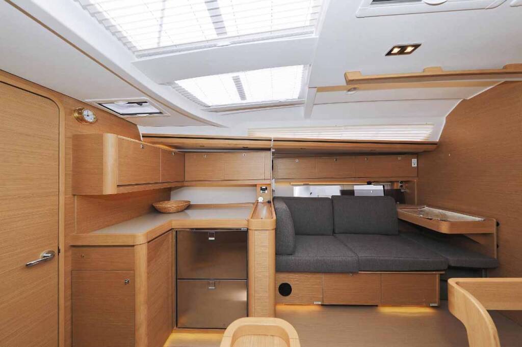 Sailing yacht Dufour 520 GL Luna 77